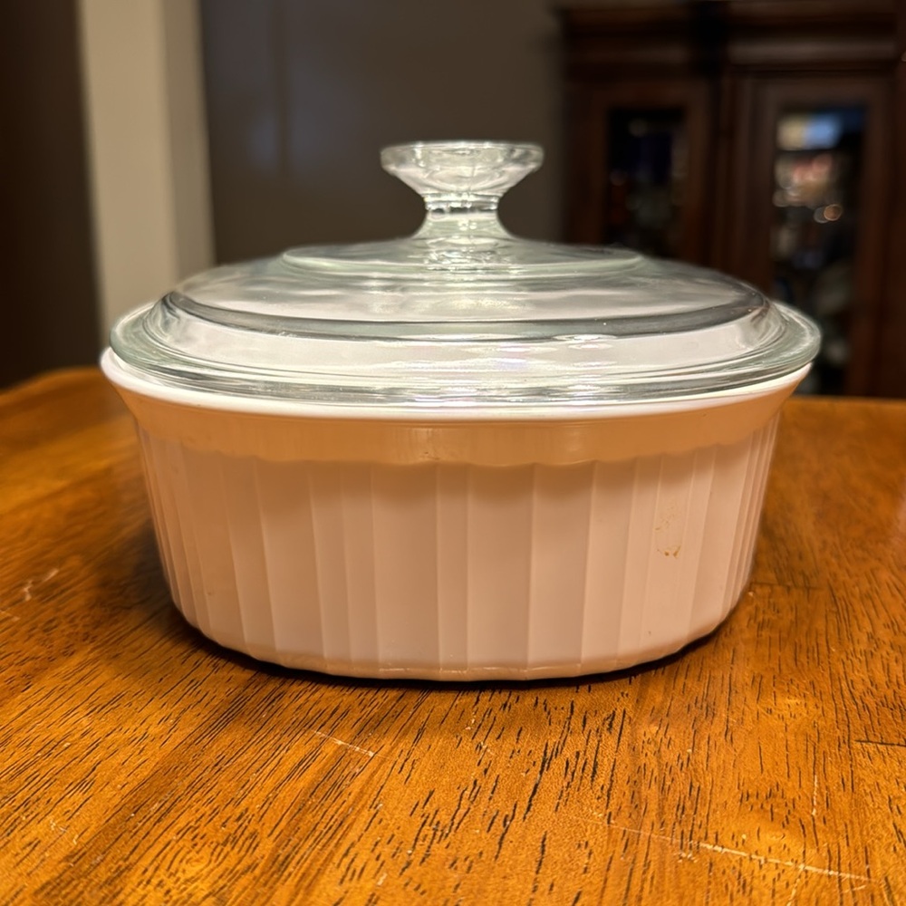 Corning ware French white,1.8 ltr. oval casserole w/ lid. - Picture 4 of 8